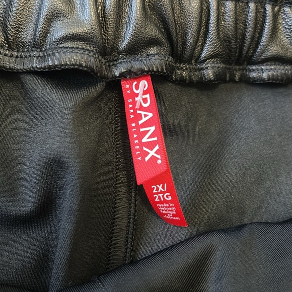 Spanx Faux Leather Joggers Black - Picture 9 of 10